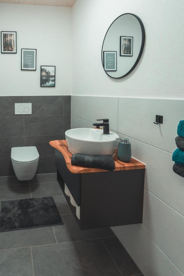 Ferienwohnung Steinablick Mit Grossem Balkon & Garage Ühlingen-Birkendorf Extérieur photo
